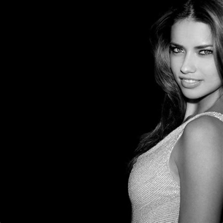 1600x1200 Adriana Lima Elegant Pics HD 1600x1200 Resolution Wallpaper