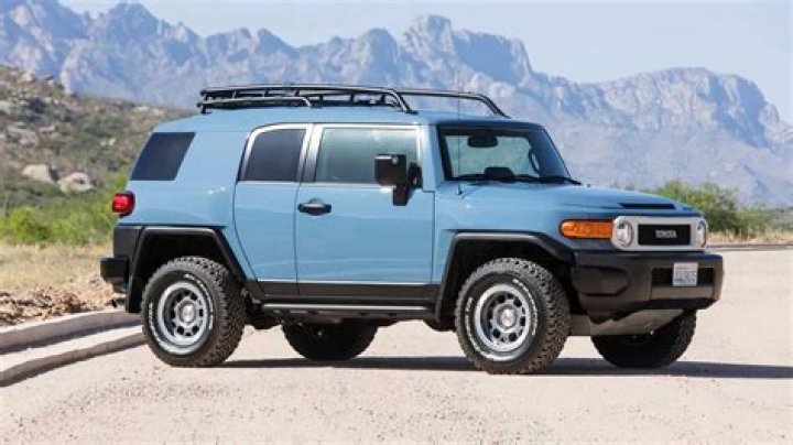 2018 Toyota FJ Cruiser is a new crossover SUV that will get some