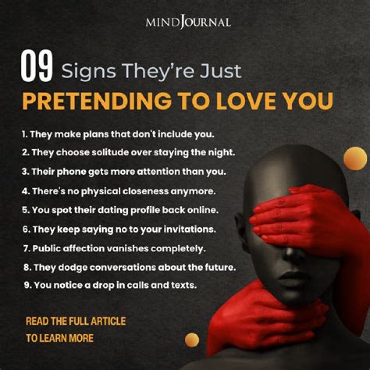 6 Signs She is Pretending to Love You (And What to Do)