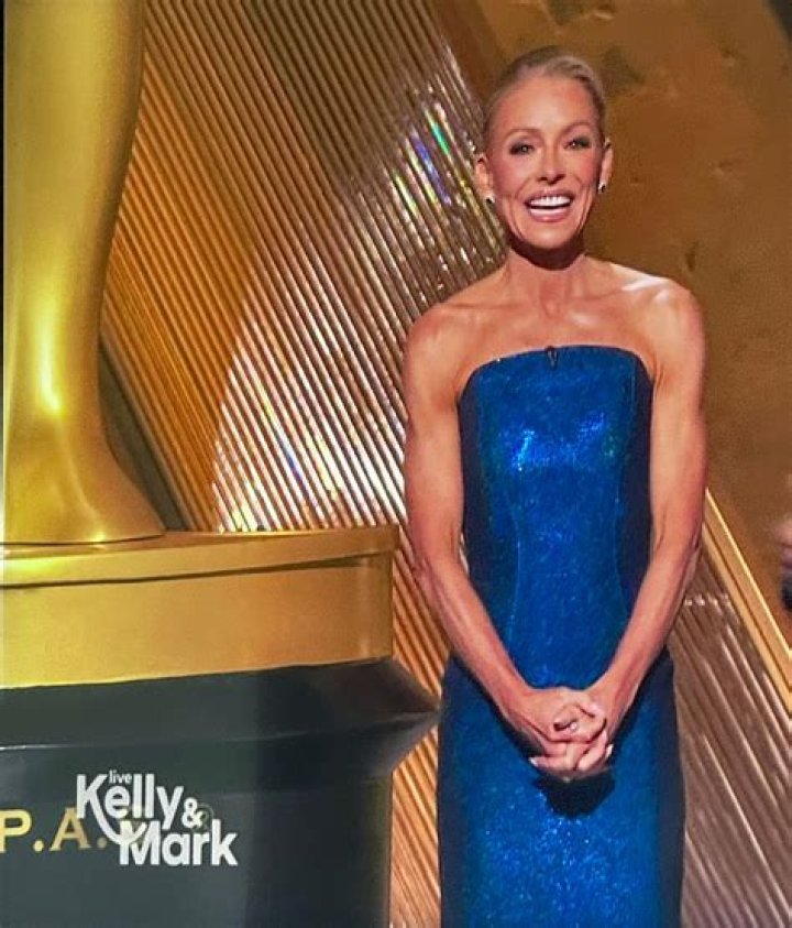 Discoveries From "Kelly Ripa Outfit Today"