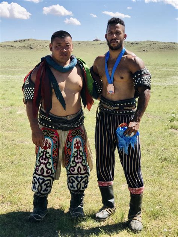 Inner Mongolian Wrestling Outfit &mdash; Bokhin Ayin