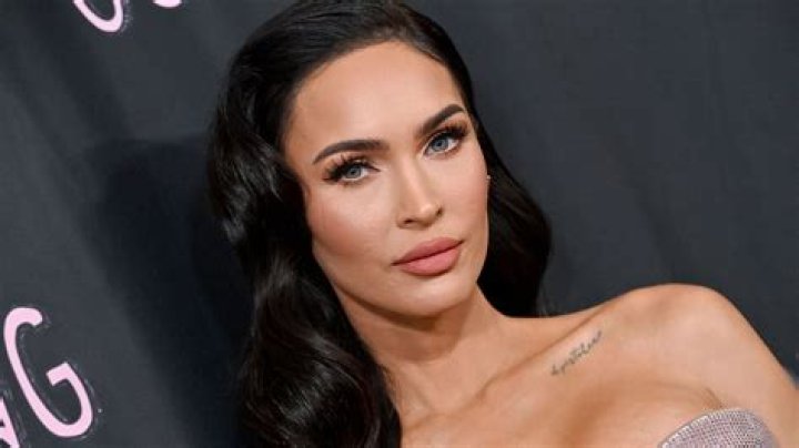 Megan Fox Megan fox photos, Brown hair blue eyes, Megan fox makeup