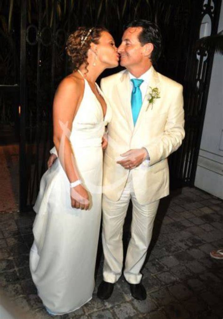 Unlocking The Extraordinary Journey Of Alma Lopez: Former Wife Of Roberto