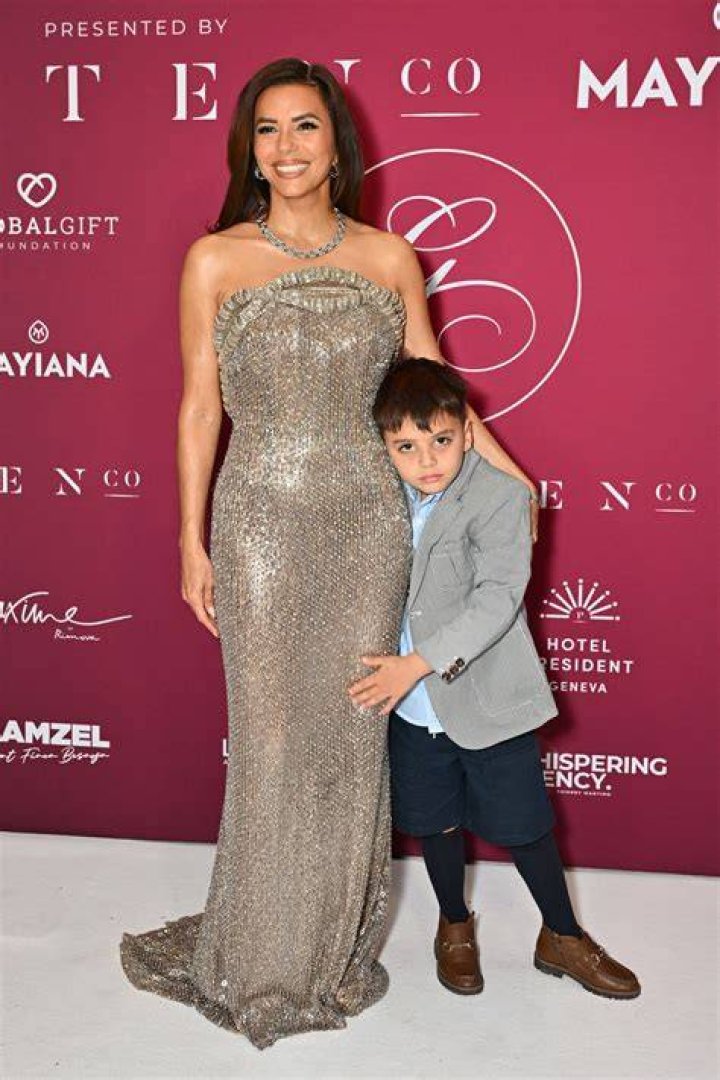 Unveiling Secrets: Eva Longoria's Height Revealed